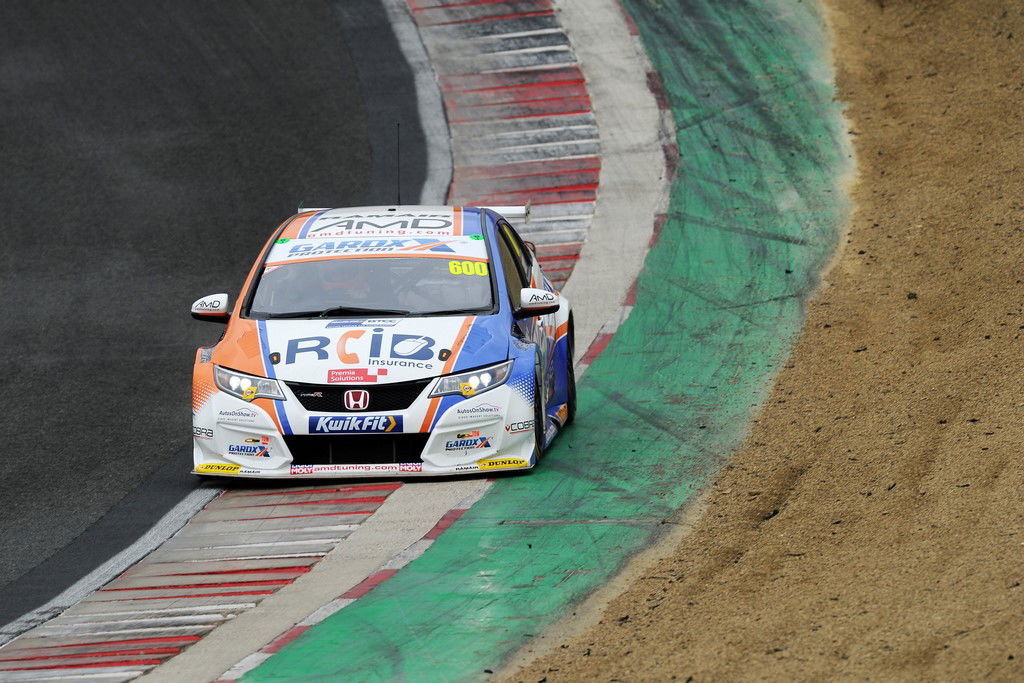 Jordan helps reveal BMW Pirtek BTCC livery
